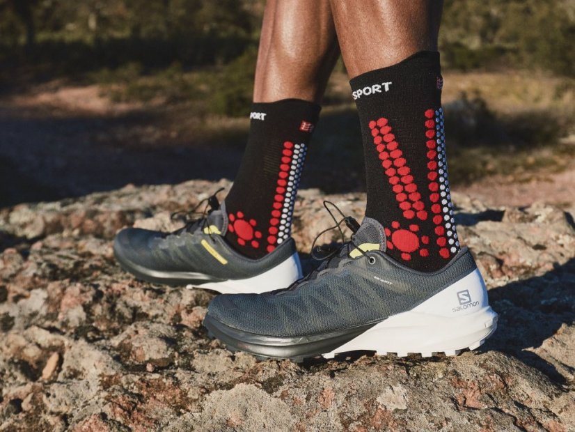 COMPRESSPORT Běžecké ponožky PRS V4.0 TRAIL - Barva: Černá-červená, Velikost: T1