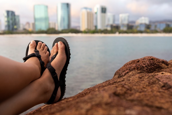 Vybavte se kvalitními barefoot sandály do přírody i do města
